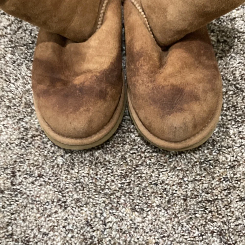 UGG Australia Girl's Classic II Chestnut Brown Short Fur Lined Boots